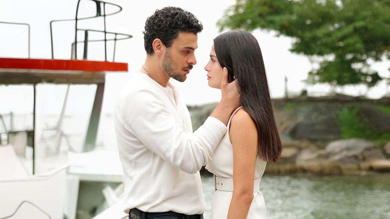 مسلسل عيناك كالبحر الاسود مترجم